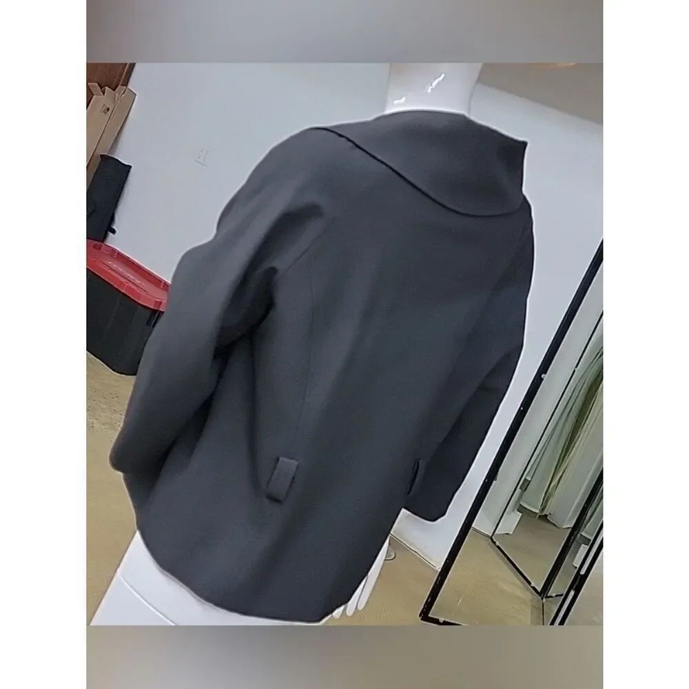 🛍️ Michael Kors Black Cropped Blazer with Belt - Picture 6 of 15